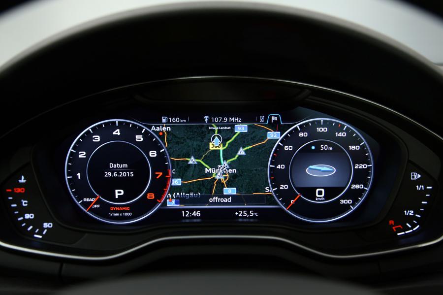 Панель приборов Audi A4 2.0 TFSI Quattro (B9) 2015 года  (WW) (фото 19 из 31)